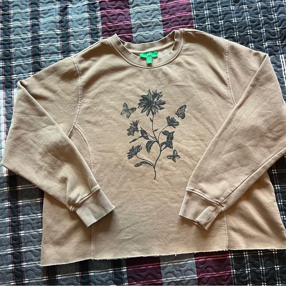 Dip sweatshirt with flowers and butterflies size Medium